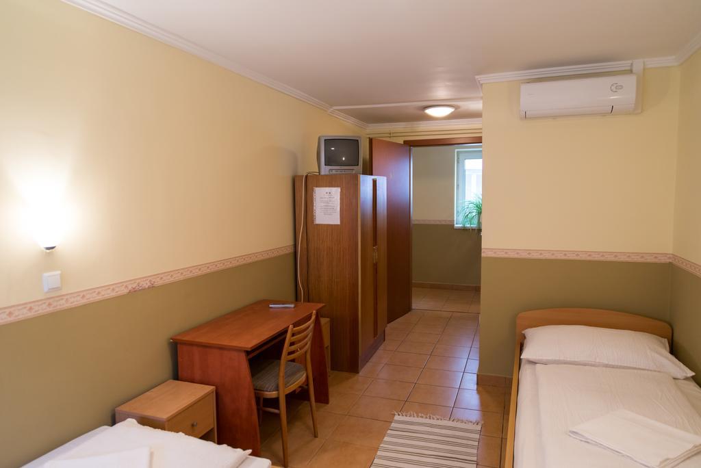 Taverna Panzio Шопрон Экстерьер фото